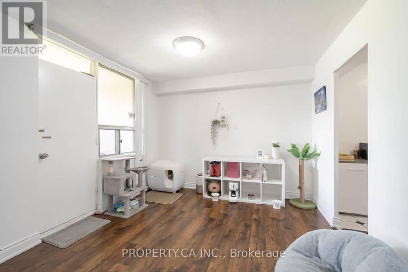 Listing 30365275 — photo 8 of 33