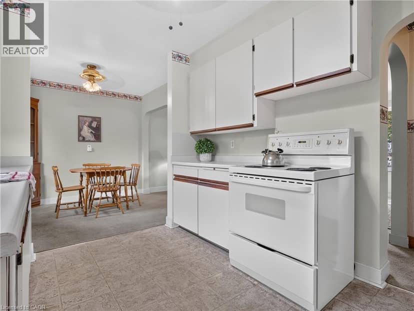 94 JACOBSON Avenue — photo 10 of 30