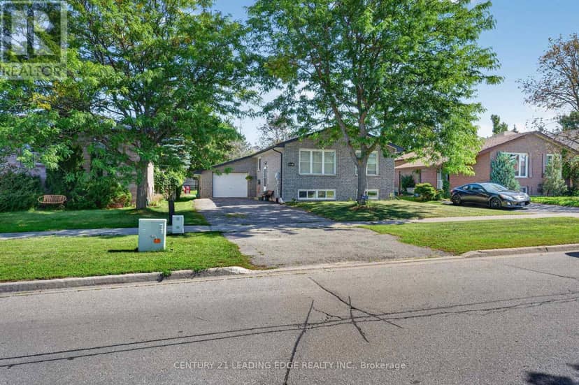 248 Victoria Avenue N — photo 2 of 40