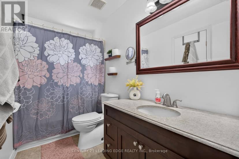 248 Victoria Avenue N — photo 22 of 40