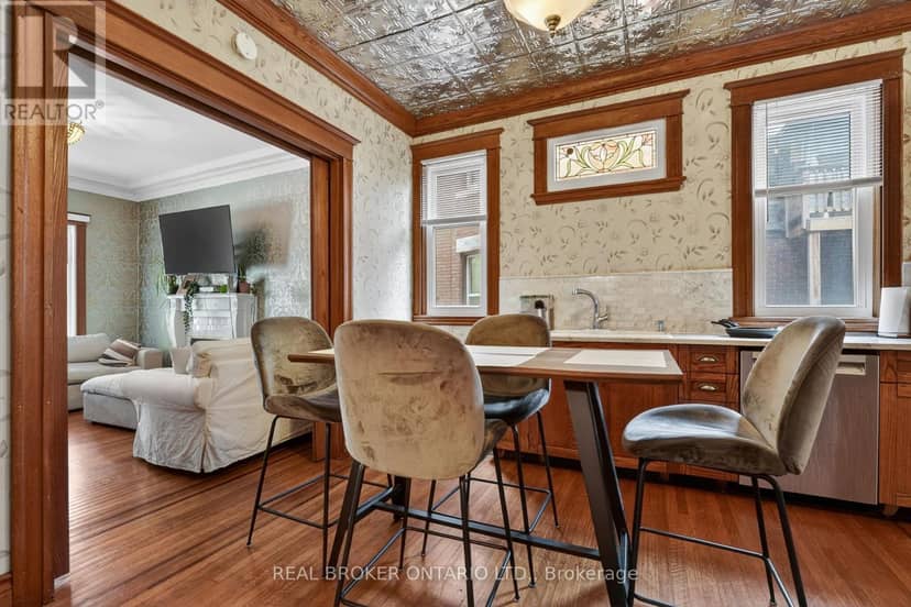 137 Sherman Avenue S, Hamilton, photo 8
