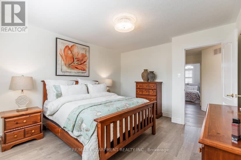 109 Peachwood Crescent — photo 15 of 37