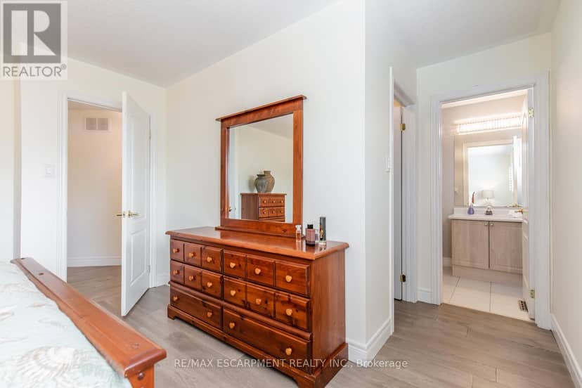 109 Peachwood Crescent — photo 16 of 37