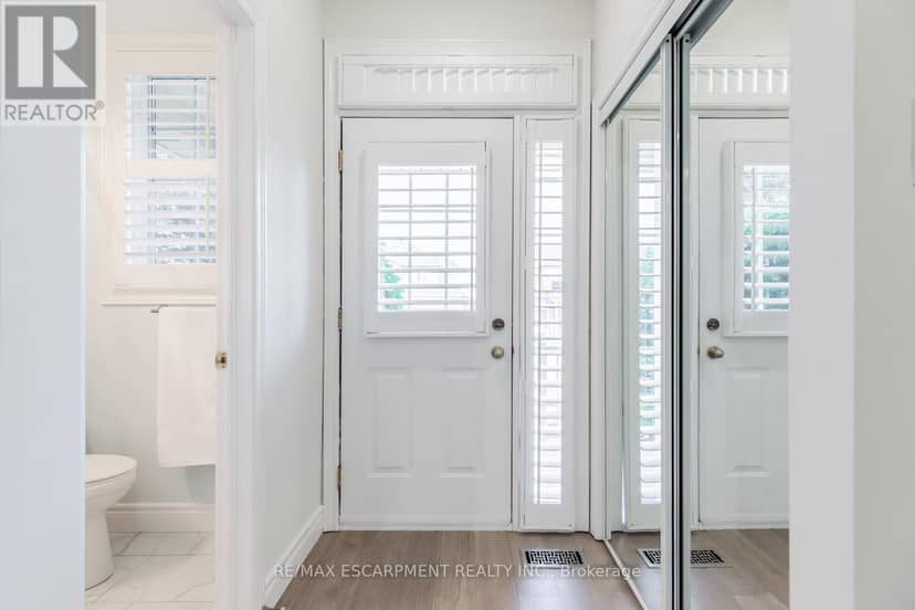109 Peachwood Crescent — photo 3 of 37