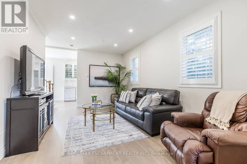 109 Peachwood Crescent — photo 7 of 37