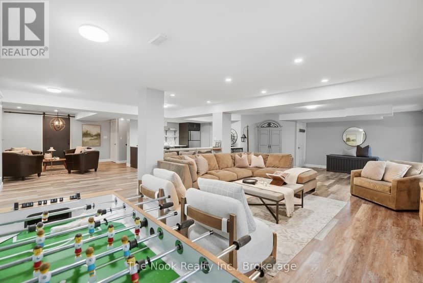 154 Ted Miller Crescent — photo 3 of 40