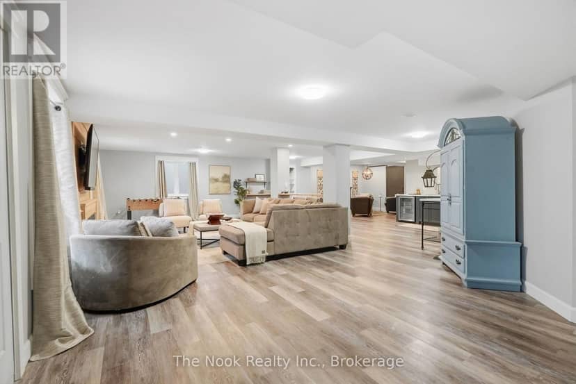 154 Ted Miller Crescent — photo 5 of 40