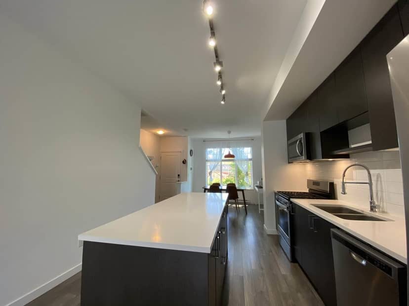 37 16678 25 AVENUE, Surrey, photo 2