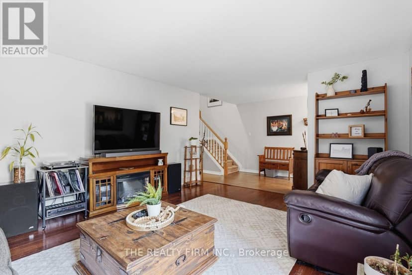 905 Dalhousie Drive — photo 14 of 40