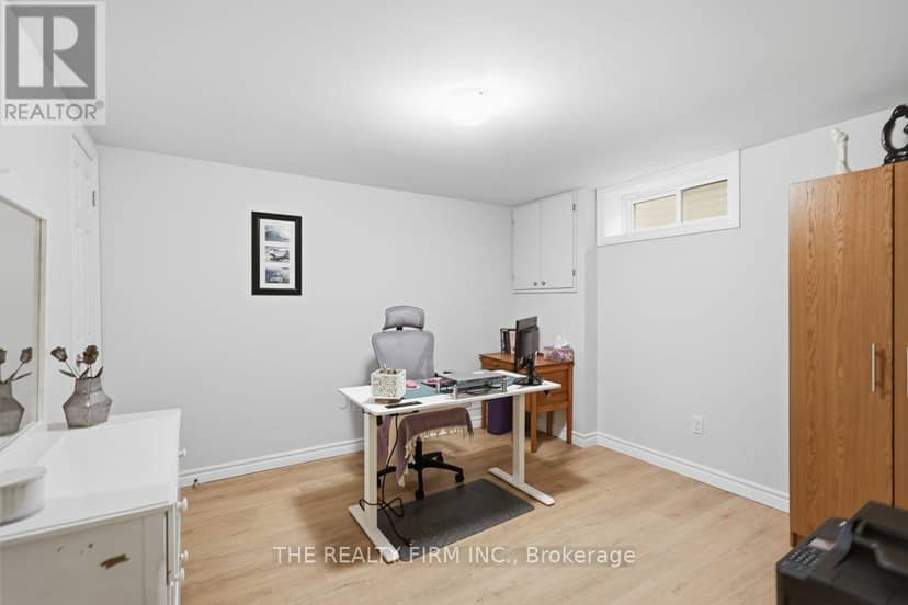 905 Dalhousie Drive — photo 35 of 40