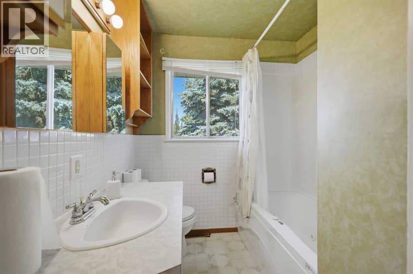 4015 39 Street — photo 16 of 38