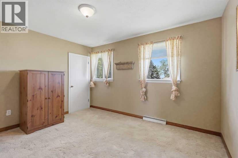 4015 39 Street — photo 18 of 38