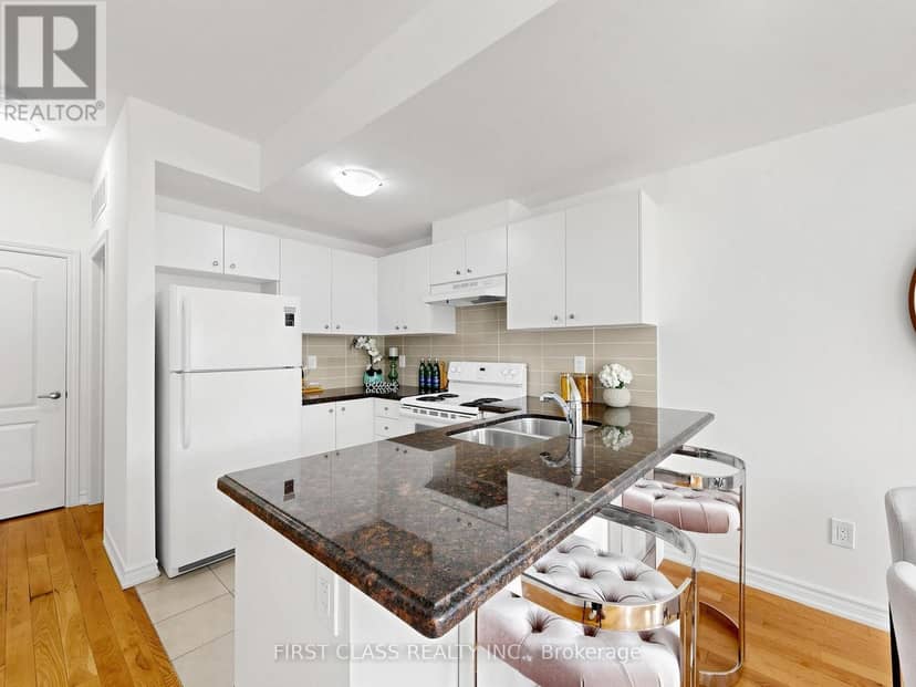 7 - 37 Drewry Avenue — photo 14 of 40