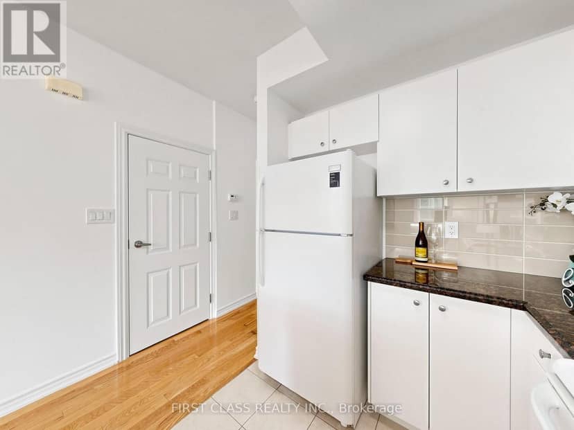 7 - 37 Drewry Avenue — photo 19 of 40