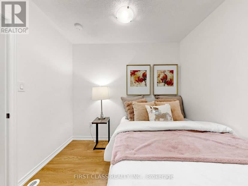 7 - 37 Drewry Avenue — photo 38 of 40