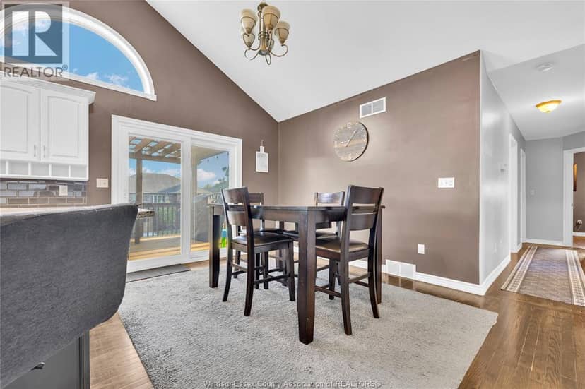 237 Woodview Drive — photo 10 of 40