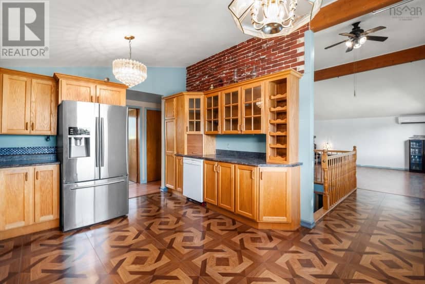 33 Terra Nova Avenue — photo 9 of 26