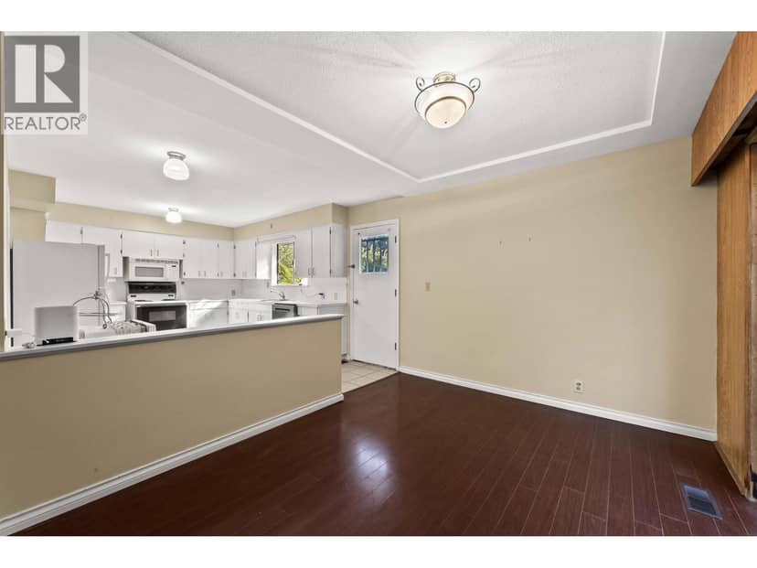 8975 COOK CRESCENT, Richmond, photo 3