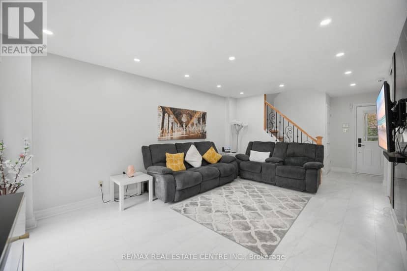 13 Dalzell Avenue, Brampton, photo 8
