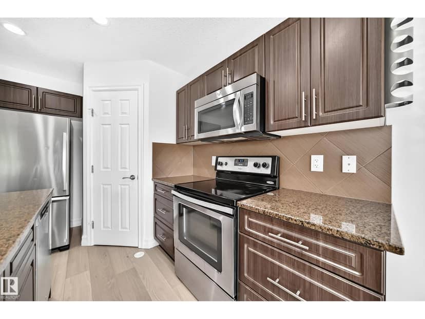 16524 135 ST NW — photo 9 of 40