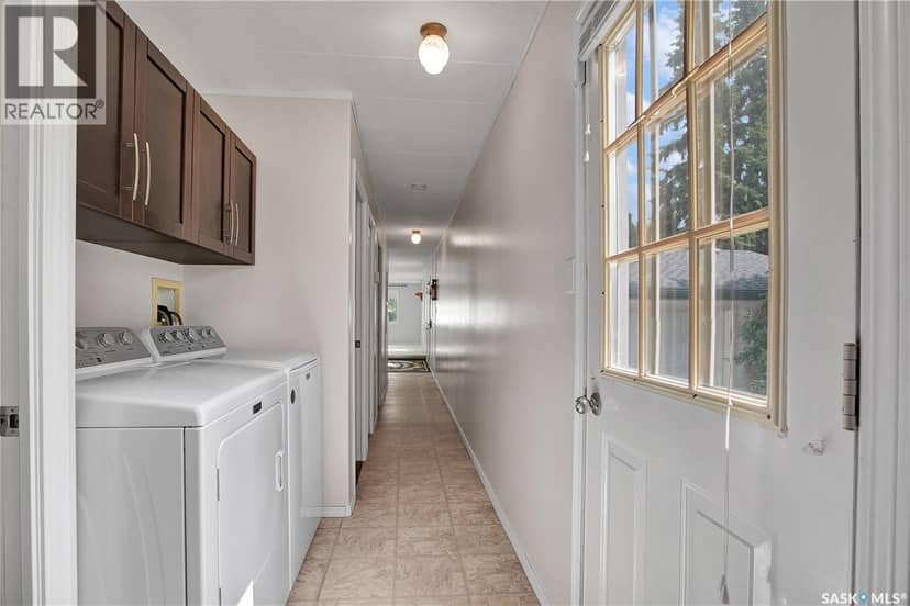 81 Osler STREET — photo 9 of 24