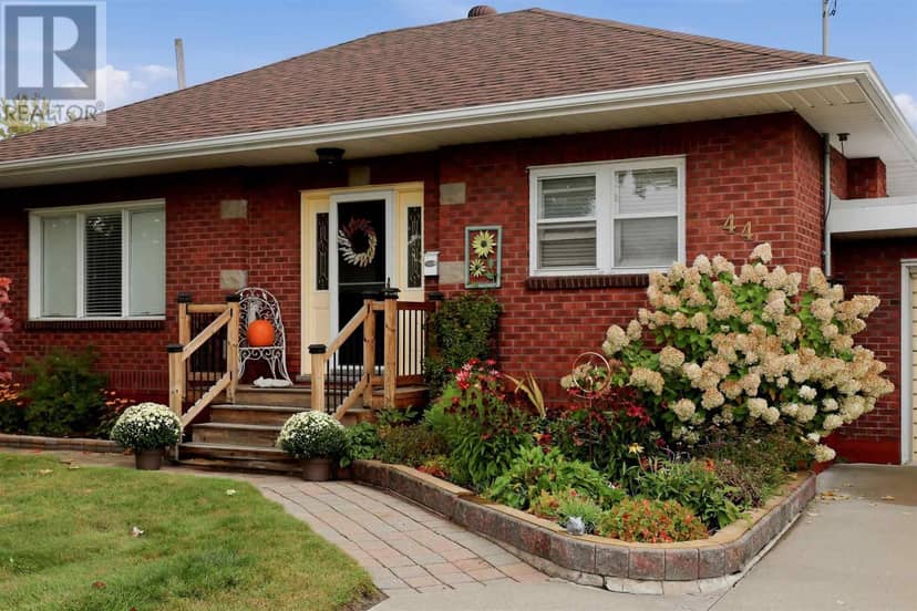 44 McCrea ST — photo 2 of 40