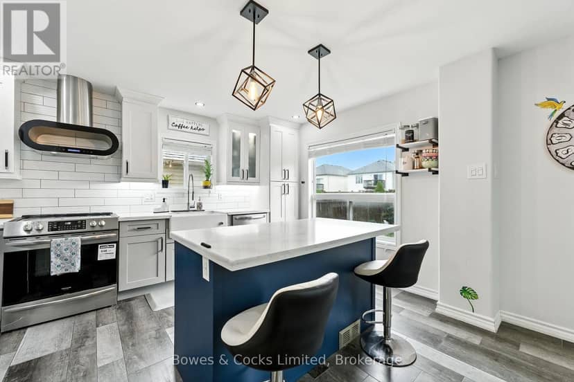 210 Farrier Crescent — photo 13 of 40