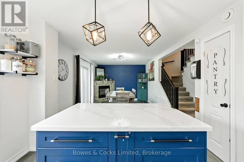 210 Farrier Crescent — photo 16 of 40