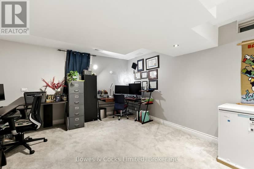 210 Farrier Crescent — photo 33 of 40