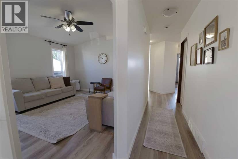 604 6 Street N — photo 9 of 40