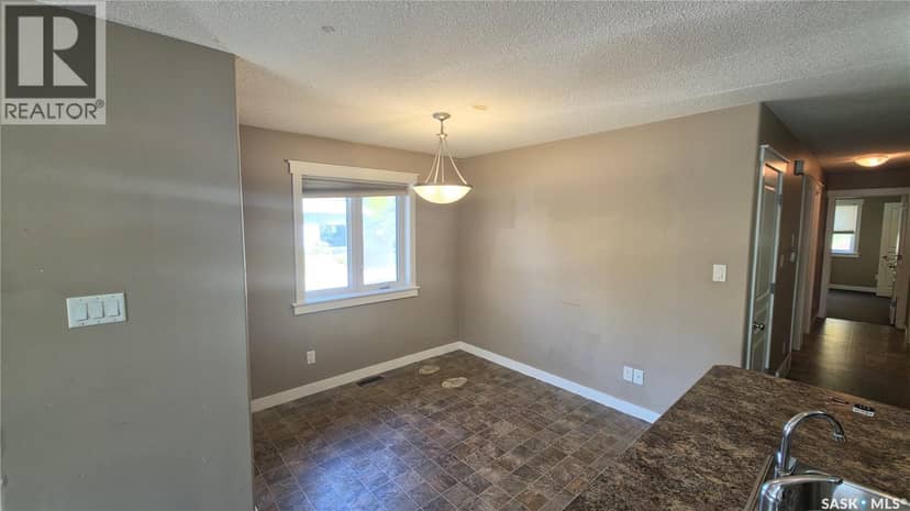 101 Halifax STREET — photo 4 of 19