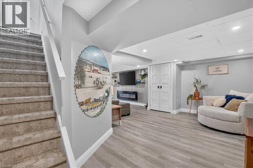 23 BRIAR KNOLL Drive — photo 33 of 40