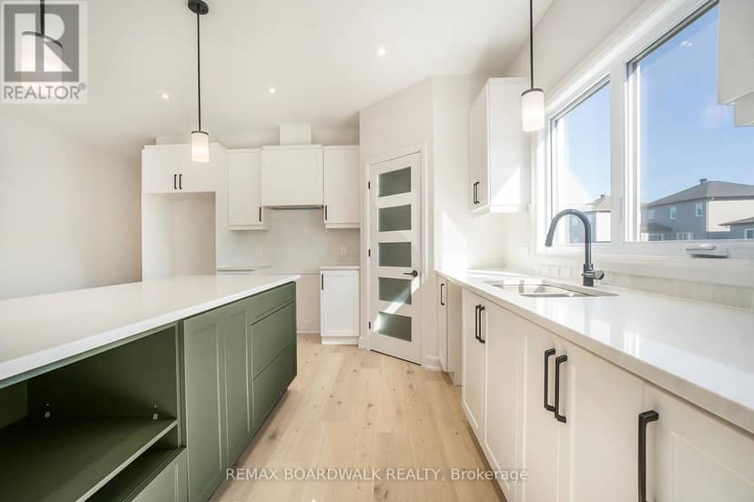 619 Geneva Crescent — photo 10 of 20