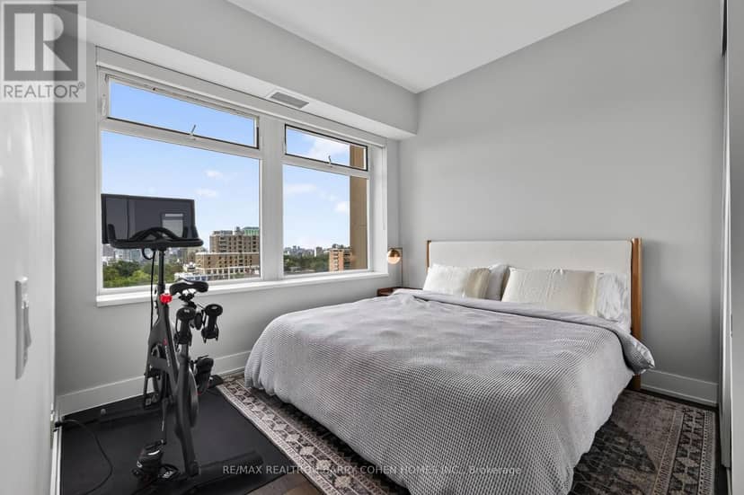 1018 - 111 St Clair Avenue W, Toronto, photo 8