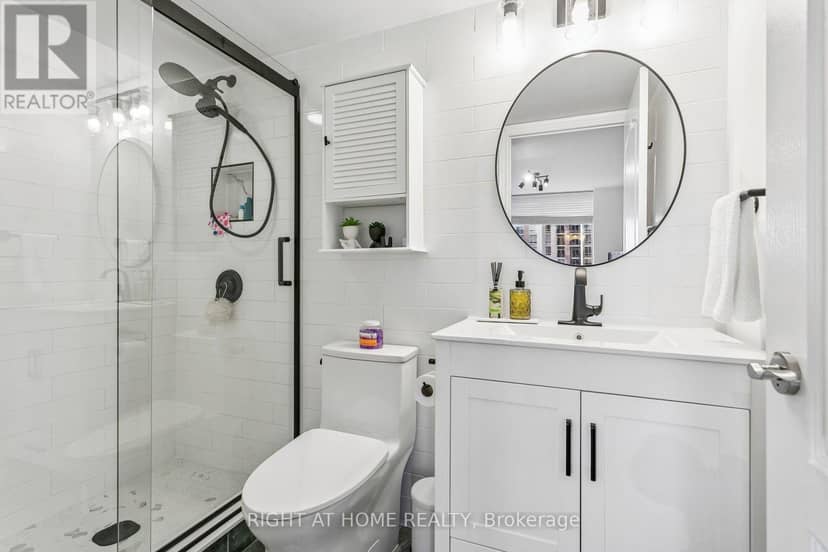 805 - 1103 Leslie Street — photo 13 of 25