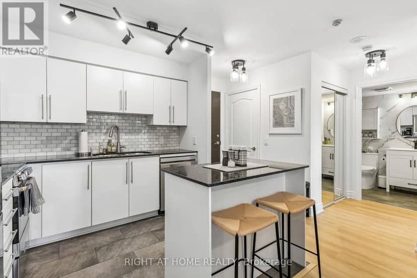 805 - 1103 Leslie Street — photo 4 of 25