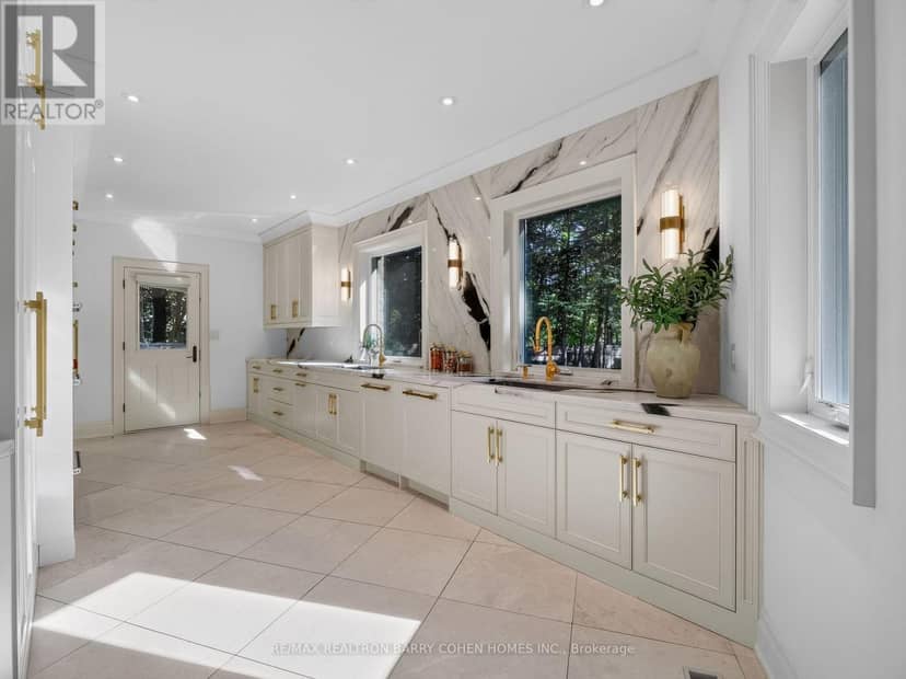 25 Tudor Gate — photo 11 of 40