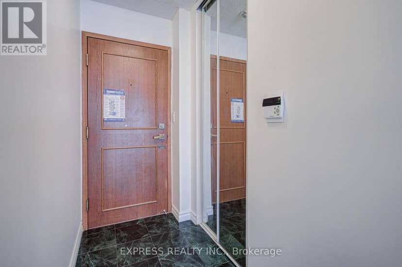 1111 - 18 Lee Centre Drive, Toronto, photo 5