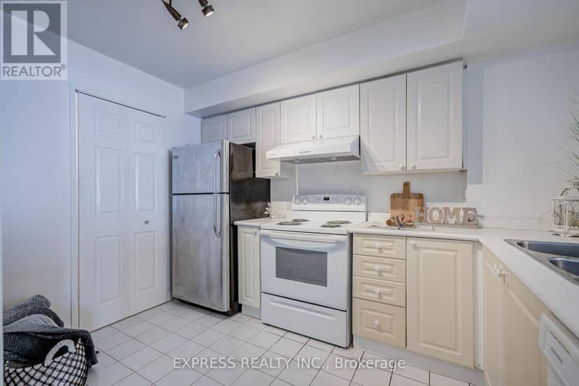 1111 - 18 Lee Centre Drive, Toronto, photo 6