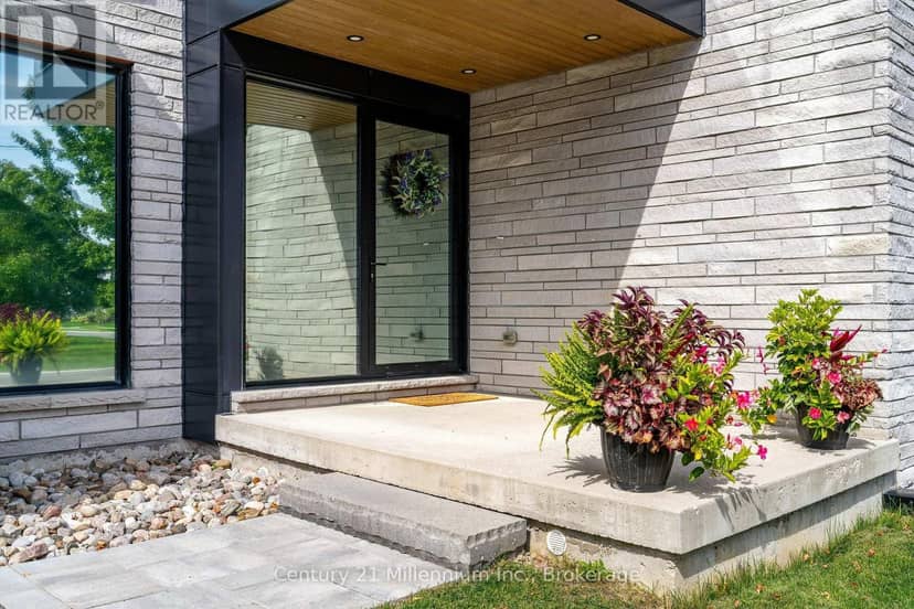 41 Alice Street W — photo 3 of 40