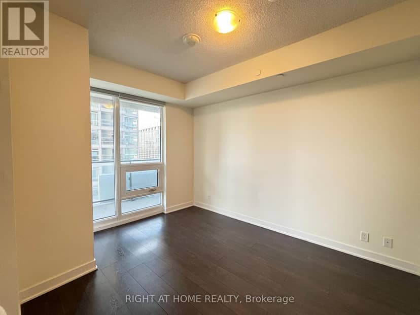 1205 - 2221 Yonge Street — photo 10 of 19