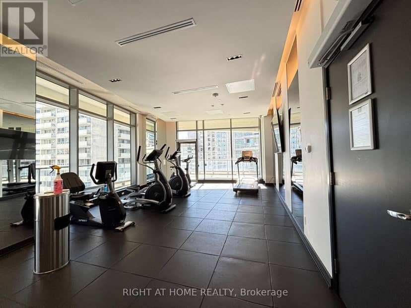 1205 - 2221 Yonge Street — photo 18 of 19
