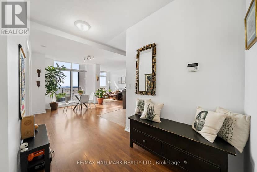 1609 - 9235 Jane Street — photo 7 of 37