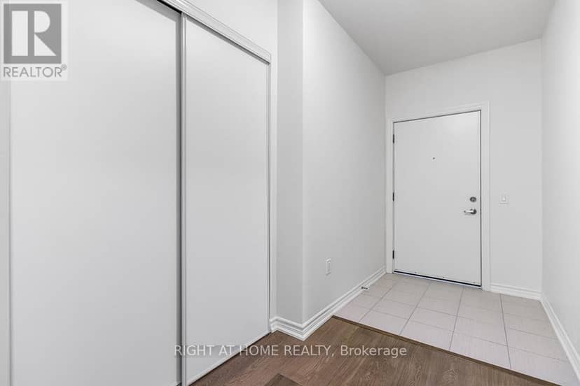 215 - 5 Spooner Crescent — photo 11 of 40