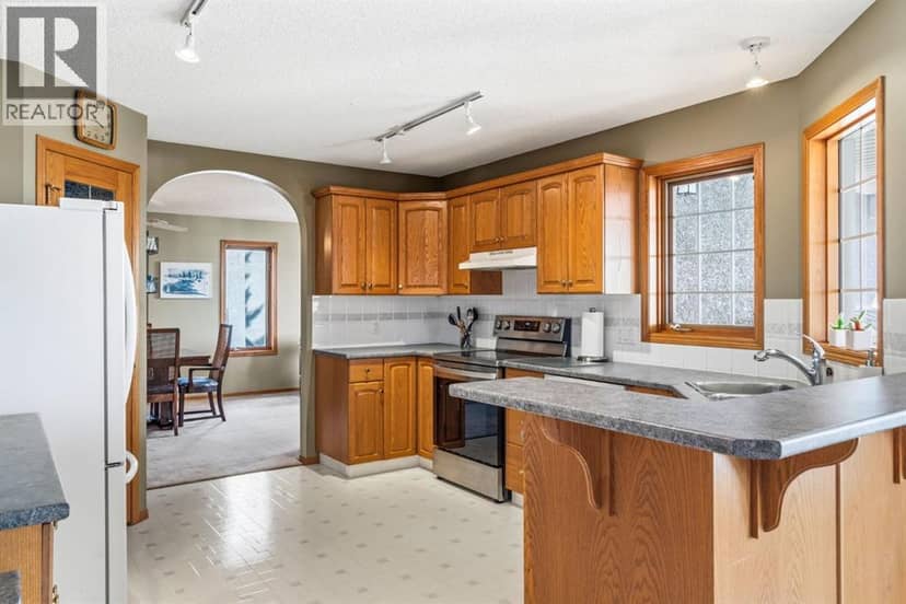 48 Headlands Close, Cochrane, photo 5
