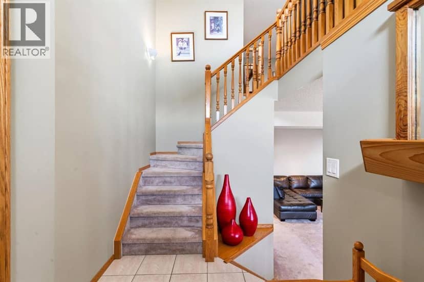 48 Headlands Close, Cochrane, photo 7