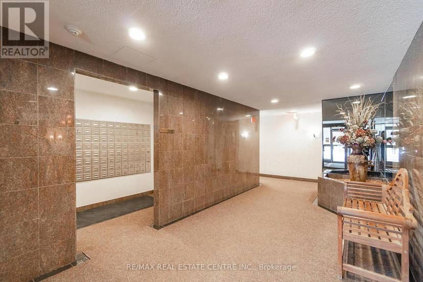210 - 10 Malta Avenue — photo 10 of 40