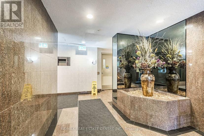 210 - 10 Malta Avenue, Brampton, photo 7