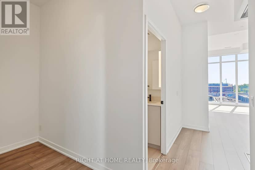 421 - 285 Dufferin Street — photo 9 of 35