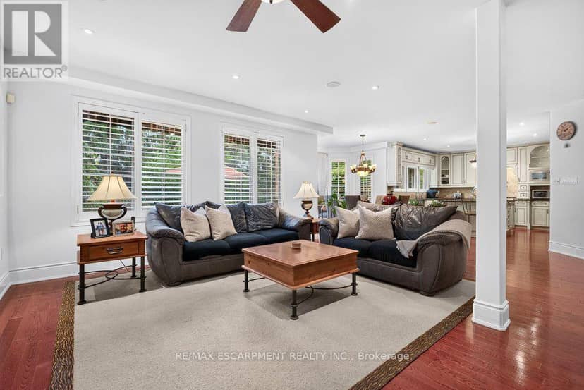 4278 Clubview Drive — photo 16 of 40